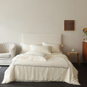 Parure <span class=keywords><strong>de</strong></span> lit <span class=keywords><strong>de</strong></span> luxe 60S Lyocell 4 pièces, broderie florale élégante, effet soie, lisse, respirante et rafraîchissante, pour l'été - Product Image 2