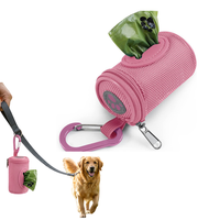 Distributeur de sacs à déjections canines prêt à l'emploi, support de sacs à déjections à suspendre à la laisse avec mousqueton, portable pour les promenades quotidiennes des petits chiots