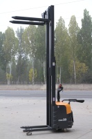 Apilador Eléctrico Solreign CDD de 2t (2000kg) y 6m con Asiento, para Pasillos Estrechos (VNA), Apilador de Palets para Almacén, Batería de Litio, Certificación CE