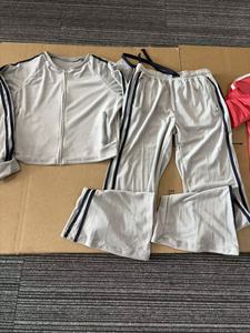 Produttori di Abbigliamento con Logo Personalizzato, Tuta Sportiva da Donna con Giacca con Zip e Pantaloni a Zampa, Set Due Pezzi, Abbigliamento Athleisure - Product Image 4