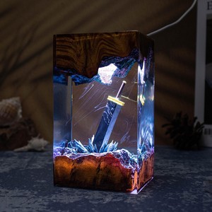 Sculpture en résine pyramide sur le thème de l'épée de la destruction, faite à la main, cadeau de Noël créatif pour les amateurs de jeux, série magique, remises de diplômes - Product Image 2
