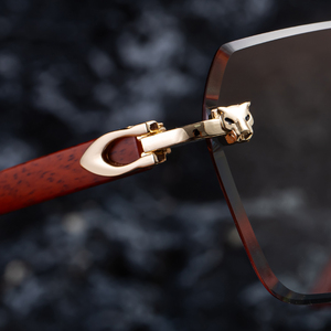 Kacamata Sunglasses Partagas Retro <span class=keywords><strong>Designer</strong></span> Custom Logo Photochromic Rimless Leopard Head Wood Grain Colors Arms UV400 untuk Pria - Product Image 2