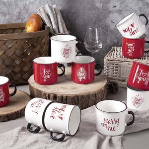 Taza de Café de Cerámica Personalizada de 14 oz <span class=keywords><strong>para</strong></span> San Valentín, Nuevo Estilo, Regalo Promocional <span class=keywords><strong>para</strong></span> Parejas, Diseño de Texto Blanco y Rojo, Impresión Serigráfica, Bodas - Product Image 1