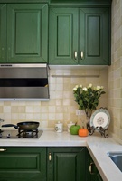 Table îlot de cuisine axée sur le design avec comptoir en contreplaqué stratifié Hpl et en quartz Armoire en bois personnalisée