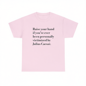 Maglietta 'Victimized By Caesar', T-shirt Impero Romano, Maglietta Meme Divertente, Regalo Scherzo Inadeguato, Maglietta 'Dumb Cursed' - Product Image 1