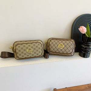 Sac à bandoulière vintage tendance pour femmes en PU avec fermeture éclair, détails rivetés, motif géométrique, antivol et portable pour un usage quotidien - Product Image 6