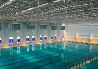 Toit de bâtiment commercial avec structure spatiale préfabriquée Structure en acier pour toit de piscine intérieure