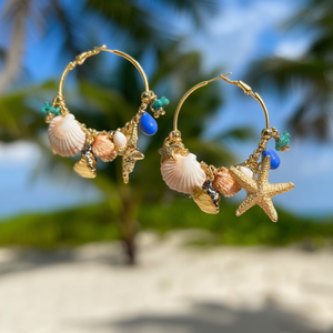 Boucles d'oreilles créoles en acier inoxydable plaqué or avec breloques coquillages et étoiles de mer pour femme, bijoux style plage - Product Image 3