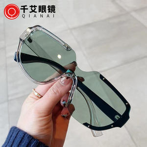 Lunettes de soleil sportives décontractées pour hommes, monture noire, verres PC, protection UV 100%, design irrégulier, pour sports de plein air et conduite - Product Image 5