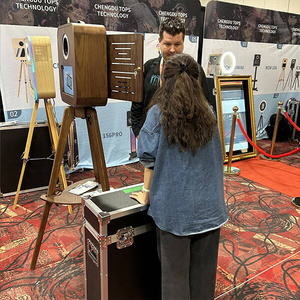 EU Warehouse Delivery Red Oak Portable Photobooth Kiosk With Printer Vintage Wooden Photo <strong>Booth</strong> Selfie Dslr Photo <strong>Booth</strong>