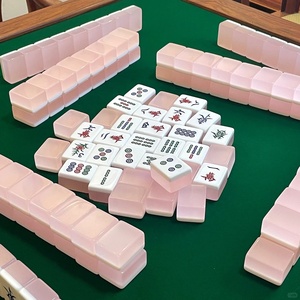 Jeu de <span class=keywords><strong>Mahjong</strong></span> Moderne Artisanal 144 Tuiles en Acrylique Rose Rouge Gelée, Portable et Durable, En Stock avec Personnalisation Disponible - Product Image 3