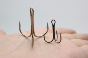 35647 crochets aigus en acier au carbone de haute qualité 1 # crochet <span class=keywords><strong>triple</strong></span> barbelé blanc <span class=keywords><strong>pour</strong></span> la pêche au <span class=keywords><strong>leurre</strong></span> en vrac personnalisé - Product Image 4