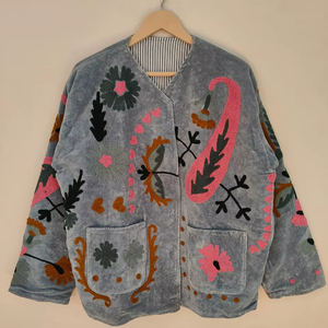 Veste en velours brodée Suzani, faite à la main, motif floral bohème, manteau vintage tribal, vêtement d'extérieur unique, veste artisanale distinctive - Product Image 1