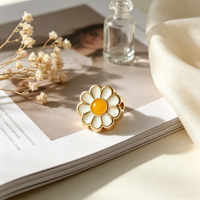 Perles entretoises en laiton émaillé motif marguerite, perles florales plaquées or avec pétales détaillés pour composants de bijoux DIY quotidiens et ludiques pour femmes