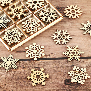 Colgante de copo de nieve de madera, adorno navideño artesanal, decoración hecha a mano 16x16 20x20 con cuerda para decoración navideña - Product Image 5