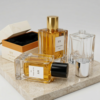 Flacon carré en verre transparent de 50 ml et 100 ml, côtés ondulés, pour parfum, avec bouchon cylindrique nervuré noir, or, argent, imprimé à l'écran, vaporisateur à pompe