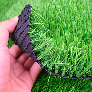 Gazon artificiel court bouclé de 12 mm de hauteur de poils, durable et polyvalent pour une utilisation intérieure et extérieure - Product Image 2
