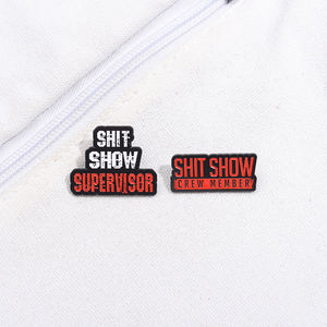 Scheiße Show Crew-Mitglied Text Emaille Brosche Mode Kleidung Accessoires Geschenk Schmuck für Freunde - Product Image 2
