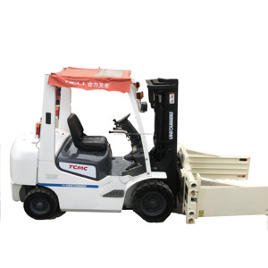 Montacargas Diésel TCM 25 Usado, 2.5 Toneladas, Tres Metros, Dos Etapas con Abrazadera, Buen Estado, Máquina Elevadora de Combustión Interna - Product Image 1