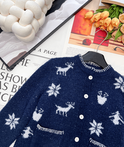 Cárdigan de punto festivo de invierno para mujer, suéter con botones y estampado de renos y copos de nieve, con bolsillos, ropa exterior informal y acogedora - Product Image 3