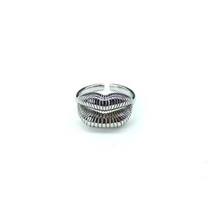แหวนแฟชั่น สแตนเลสสตีล 316L ชุบทอง PVD ทนทาน ปรับขนาดได้ - Product Image 1