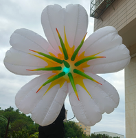 Ballon de plafond en forme de fleur de lys rose gonflable suspendu pour la décoration de scène d'événement