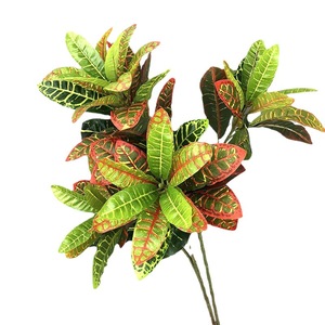 YOPIN-6087 Ramas Artificiales de Látex con 2 Ramificaciones, Hojas Verdes y Rojas Cambiantes para Accesorios de Pared Vegetal - Product Image 3