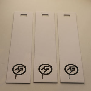 بطاقة قائمة الملابس عالية الجودة مخصصة بتصميم أنيق وشعار OWENIDEA، مطبوعة بالشاشة الحريرية على ورق صديق للبيئة - Product Image 6