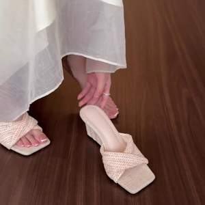 Nouvelles sandales compensées tissées à bout carré et bride unique pour femme, collection été 2026 – Personnalisées, simples et polyvalentes - Product Image 2