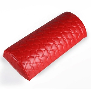 <span class=keywords><strong>Media</strong></span> <span class=keywords><strong>luna</strong></span> forma de cuero artificial de almohada Venta caliente Lavable a mano brazo resto para salón de <span class=keywords><strong>uñas</strong></span> usando - Product Image 2