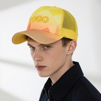 Gorra Trucker Roja de Malla con Logotipo Bordado en Bloques de Color, Ajustable, Unisex, Casual, para Primavera/Verano, Diseño de 6 Paneles