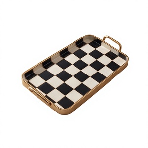 Plateau de service rectangulaire en émail à motif damier avec finition dorée, idéal pour table basse, hôtel et restaurant (vente en gros) - Product Image 1