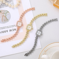 Nouvelle montre élégante pour femmes, petite montre carrée pour femmes, bracelet serti de diamants, nacre, montre à quartz élégante et luxueuse