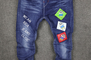 Jeans para Niños con Diseños Bordados, Estilo Nuevo, Venta al Por Mayor de Fábrica China - Product Image 3