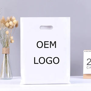 Logo personnalisé imprimé pli en plastique noir découpé avec poignée transporter des sacs d'emballage pour les achats au détail de boutique - Product Image 2