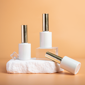 Bouteille de <span class=keywords><strong>vernis</strong></span> à ongles vide blanche de 16ml avec bouchon en or avec brosse Conteneur de <span class=keywords><strong>vernis</strong></span> en verre Emballage rechargeable personnalisé - Product Image 3