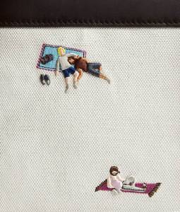 Sac à main Bottega Andiamo en cuir de veau et toile avec illustrations brodées, détail nœud signature Veneta - Product Image 6