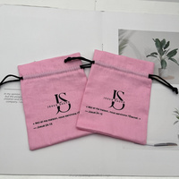 Nouveauté : Petit sac cadeau en tissu sergé rose avec cordon de serrage et logo personnalisé