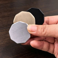 Marqueurs de balle de golf vierges en alliage de zinc de haute qualité, à faible MOQ, à prix abordable, avec bord martelé de 30 mm, pour gravure laser