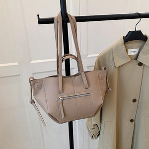 Sac fourre-tout en PU pour femme Foreign Trade Wings, nouvelle collection 2025, style rétro, grande capacité, version coréenne, sac à main tendance et élégant pour le quotidien - Product Image 2