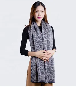 2024 Winter Versatile Fashion Cold proof Women's Colored Jacquard Intercolor Woolen Scarf