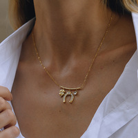 Collar de lujo de gama alta de acero de titanio Serie de herradura Pendientes colgantes Pulsera de acero inoxidable con borde cruzado Cute Zirconia