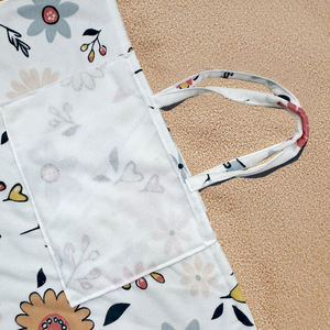 Sac fourre-tout pliable en polyester convertible portable avec multifonction pour les voyages d'été - Product Image 2