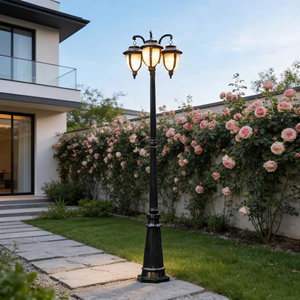 Lámpara de Jardín LED Impermeable, Estilo Retro, con Tres Cabezas, Adecuada para Decoración de Pasillos y Patios - Product Image 1