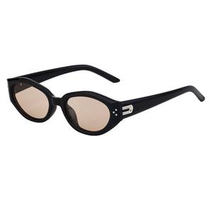 Gafas de sol estilo ojo de gato personalizadas para mujer, montura negra, lentes de PC con protección UV400, gafas de sol de moda de Instagram. - Product Image 2