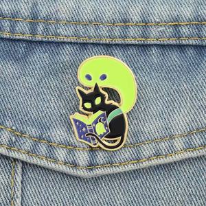 Pin Luminoso de Aleación de Zinc con Acabado en Níquel Negro para Halloween, Diseño de Esqueleto, Regalo Creativo - Product Image 3