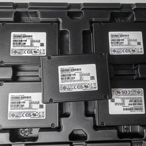 HORNG SHING Disque SSD utilisé MZWLO1T9HCJR-00A07 PM1743 U.2 1.92T SATA 6Gbps SSD - Product Image 5