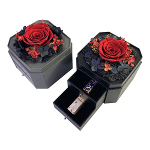 Boîte à bijoux rose rouge préservée avec tiroirs Design hexagonal avec des accents floraux en dôme transparent Cadeau idéal pour un anniversaire de jour - Product Image 4