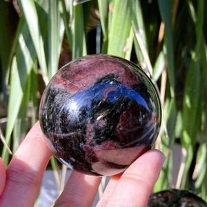Vente en gros de sphères en astrophyllite grenat de style bohème de haute qualité, pierre de cristal naturelle pour une décoration intérieure unique et des cadeaux de vacances - Product Image 4