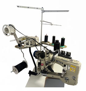 Machine à coudre industrielle à point plat avec point de verrouillage et moteur pour vêtements de sport comme les genouillères et les coudières RN6300-D4 - Product Image 2